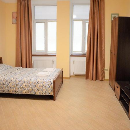 У Князя Лева Поряд Площі Ринок At Duke'S Aparment Next To Rynok Square Lviv Exterior foto