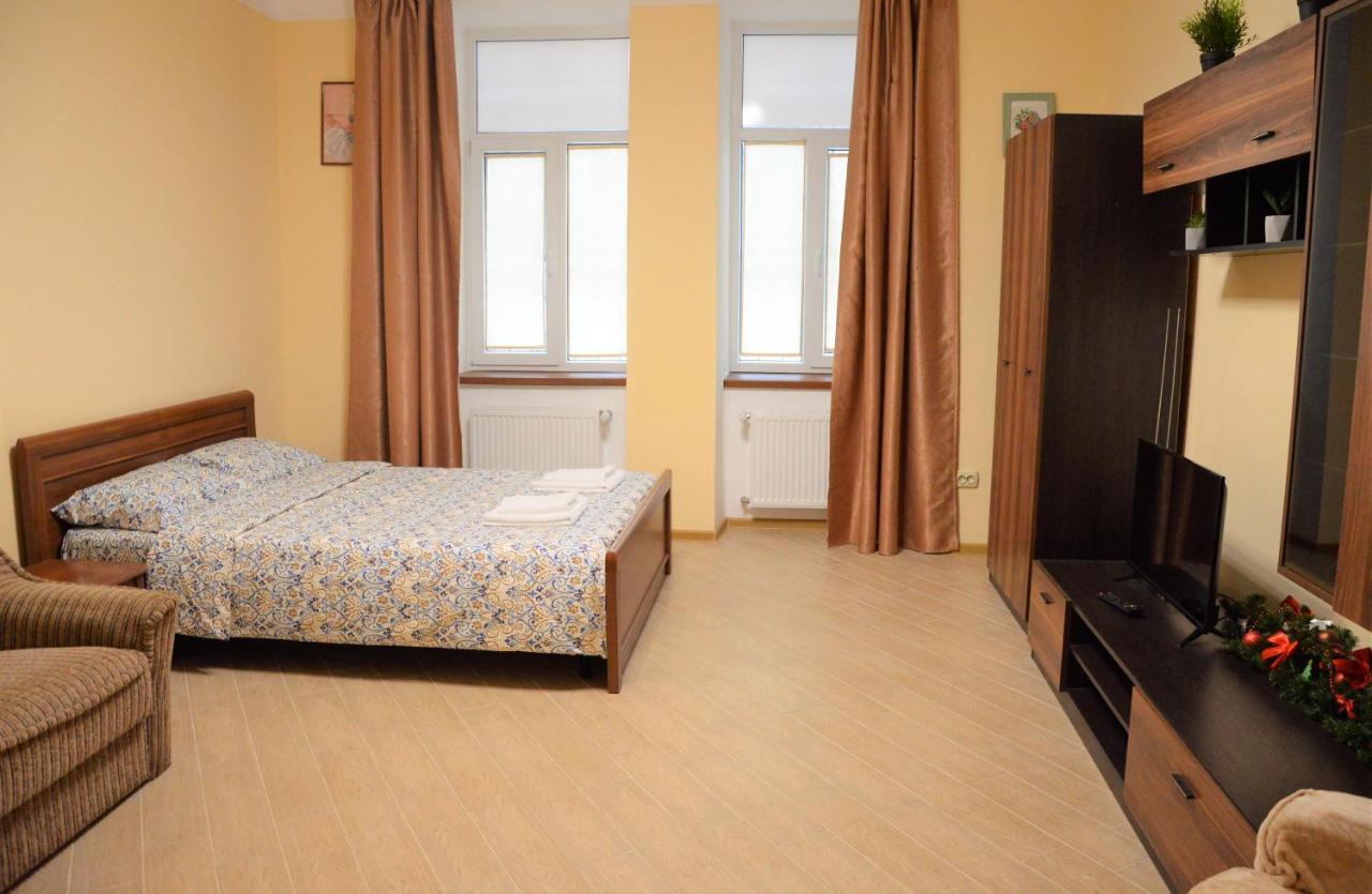 У Князя Лева Поряд Площі Ринок At Duke'S Aparment Next To Rynok Square Lviv Exterior foto